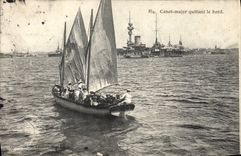 VINTAGE POSTCARD Boat Officers' lifeboat leaving the edge
