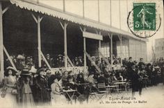 VINTAGE POSTCARD Plane Aviation Lyon Aviation a corner of weighing the dresser