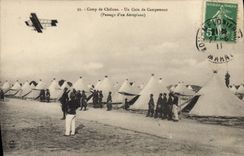CPA Avion Aviation Camp de Chalons Un coin du campement Passage d'un aeroplane 