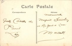 El aeroplano de París de la aviación de Avion de la POSTAL de la VENDIMIA del tipo militar el ir tiene pasos de Issy Moulineaux delante de la torre Eiffel