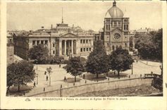 Cortes de ley de Estrasburgo de la POSTAL de la VENDIMIA y St Pedro de la iglesia la persona joven