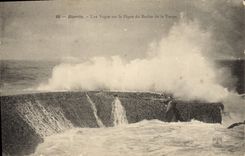 VINTAGE POSTCARD Biarritz a Wave on the Dam of the Rock of the Virgin