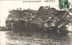 CARTE PHOTO Bateau Guerre Epave du cuirasse Liberte