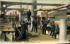 CPA Bateau Guerre Le dimanche a bord Gymnastique 