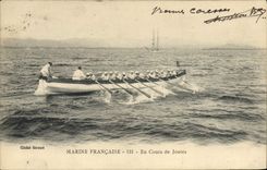 CPA Bateau Guerre En cours de joutes