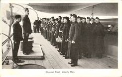 VINTAGE POSTCARD Boat War Chanel Fleet Liberty Men