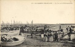 VINTAGE POSTCARD Boat War the body of the unloading