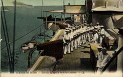 CPA Bateau Guerre Exercice du fusil a bord d'un croiseur 