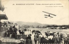 CPA Avion Aviation Marseille Aviation Fischer atterissant apres sa croisiere