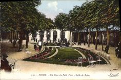 CPA Vichy Un Coin Du Petit Parc Salle De Repos