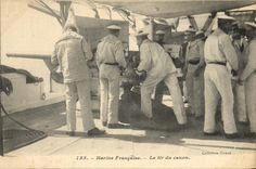 VINTAGE POSTCARD Boat French Marine the shooting of the gun
