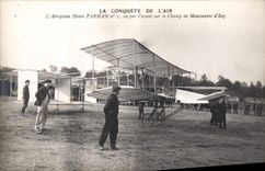 CPA Avion Aviation Aeroplane Henri Farman vu par l'avant sur le champ de manoeuvres d'Issy