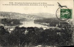 CPA Avion Aviation Aeroplane evoluant au dessus de la Seine Le pont de Sevres Boulogne St Cloud et le Mont Valerien 