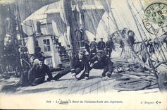 CPA Bateau de guerre Le roulis a bord du vasisseau Ecole des Aspirants 