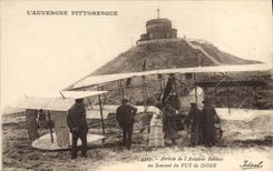 CPA Avion Aviation Auvergne Arrivee de l'aviateur Renaux au sommet du Puy de Dome 