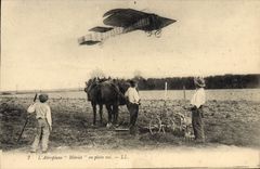 CPA Avion Aviation Aeroplane Bleriot en plein vol Attelage Charrue Cheval