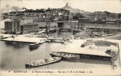 CPA Marseille Le Bassin de Carenage Vue Vers ND de la Garde Bateaux