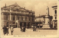 VINTAGE POSTCARD Milano Facciata Teatra Scala E Monumento has Leonardo da Vinci