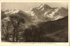 VINTAGE POSTCARD Bagneres de Bigorre solid mass of the Peak of the South in winter