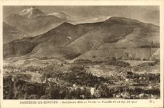 CPA Bagneres de Bigorre Panorama sur la ville La vallee et le Pic du Midi