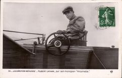 CPA Avion Aviation Hubert Latham sur son monoplan Antoinette 