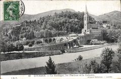 VINTAGE POSTCARD Heavy the Basilica Swimming pools And the Martyrdom