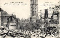 CPA Arras Hotel de ville vu de la rue Saint Gery Militaria