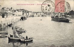 VINTAGE POSTCARD Boulogne On Entered Sea of the port Boat