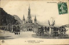 VINTAGE POSTCARD Heavy the Basilica And the Couronuee Virgin