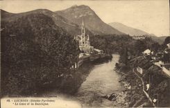 VINTAGE POSTCARD Heavy Gave And the Basilica