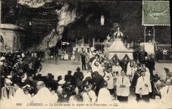 VINTAGE POSTCARD Heavy the Cave Before the Departure Of the Procession