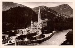 VINTAGE POSTCARD Heavy Basilica and Gave
