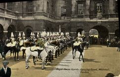 Protectores de caballo reales de Londres de la POSTAL de la VENDIMIA que cambian a protector Whitehall