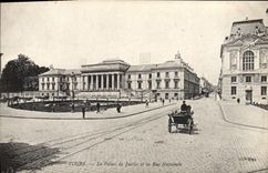 VINTAGE POSTCARD Tours Law courts and the National street