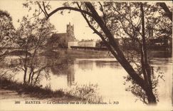 CPA Mantes La cathedrale Vue De L'Ile Notre Dame