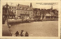 POSTAL Trouville Embarcade de la VENDIMIA de la cuba y de la vista en la iglesia de Notre Dame