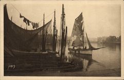 VINTAGE POSTCARD La Rochelle Departure For Fishing Boat
