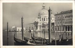 VINTAGE POSTCARD Venezia Canal Large E Chiesa di Maria della Salute
