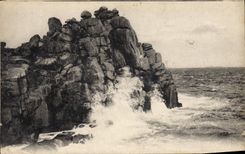 CPA Vagues sur des rochers