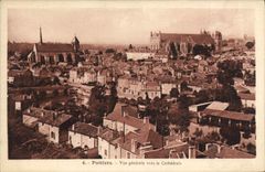 CPA Poitiers Vue Generale Vers la Cathedrale
