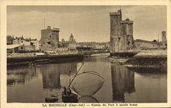 VINTAGE POSTCARD La Rochelle Entree Of the Port has Low tide Sinning Fishes