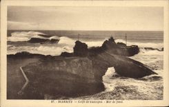 VINTAGE POSTCARD Biarritz the Bay of Biscay basic Sea
