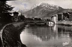 CPM Grenoble Les Quais De I'Isere et le Moucherotte
