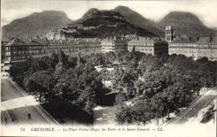 CPA Grenoble La Place Victor Hugo Les Forts Et Le Saint Eynard