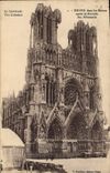 CPA Reims Dans les Ruines Apres la retraite des allemands Militaria