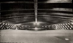 POSTAL MODERNA interior pesado de la iglesia subterráneo del Saint Pie X de la iglesia