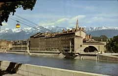 CPM Grenoble Les Quais de L'Isere le telepherique de la Bastille et la chaine de Belledonne