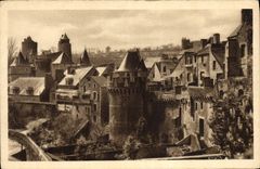 CPA Fougeres Le Chateau Remparts de la ville
