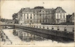 CPA Troyes La Prefecture et la Canal