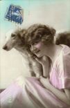 CPA Fantaisie Femme Chien